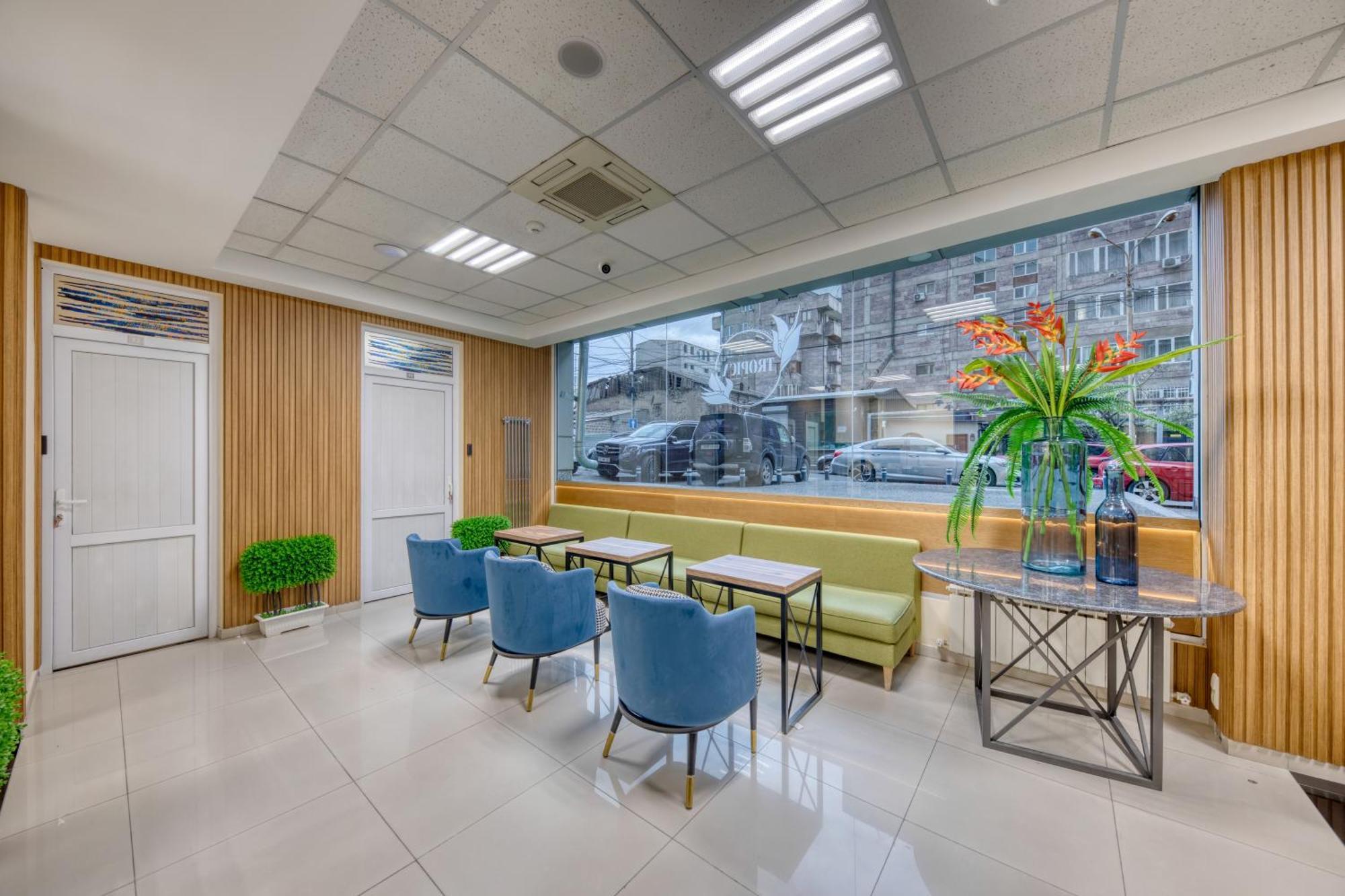 Tropica Inn Hostel เยเรวาน ภายนอก รูปภาพ